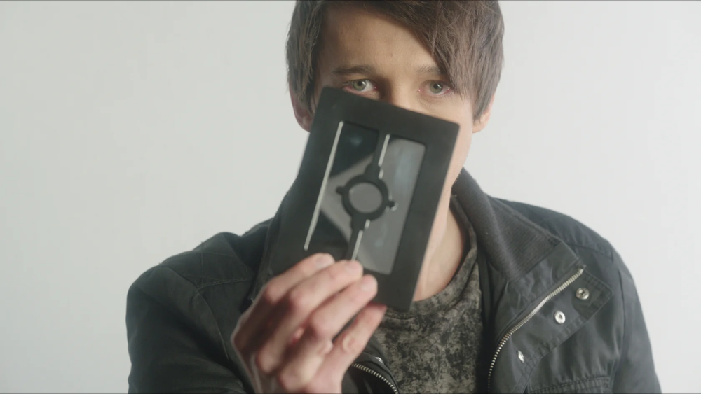 MAGIC SILK THRU MIRROR Close Up Trick Pass Through Solid Plastic Glass Frame TV