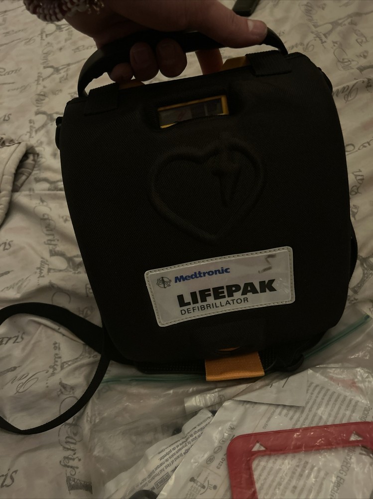 Lifepak CR Plus-Battery And Pads