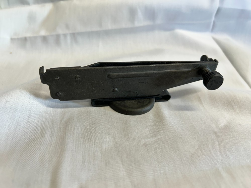 U.S. WW2 M15 GRENADE LAUNCHER SIGHT W/ CASE & MOUNTING HARDWARE NOS