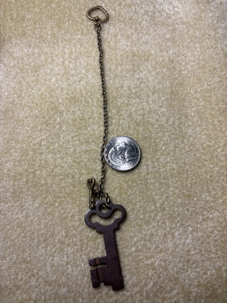 Skeleton Key Pendulum Heart Charm Vintage Style Divination Tool