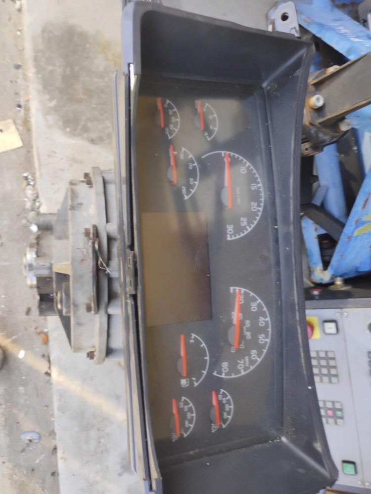Volvo VNL Speedometer Instrument Cluste
