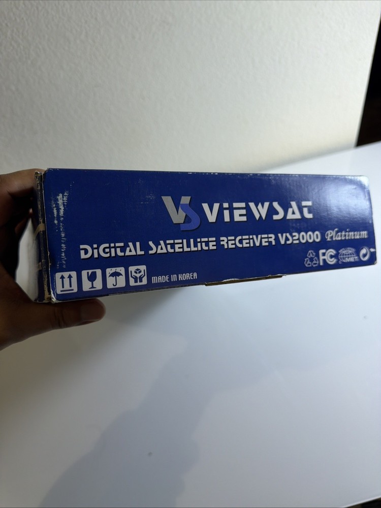 2 Viewsat VS2000 Platinum + Null Cable and Satellite Finder 