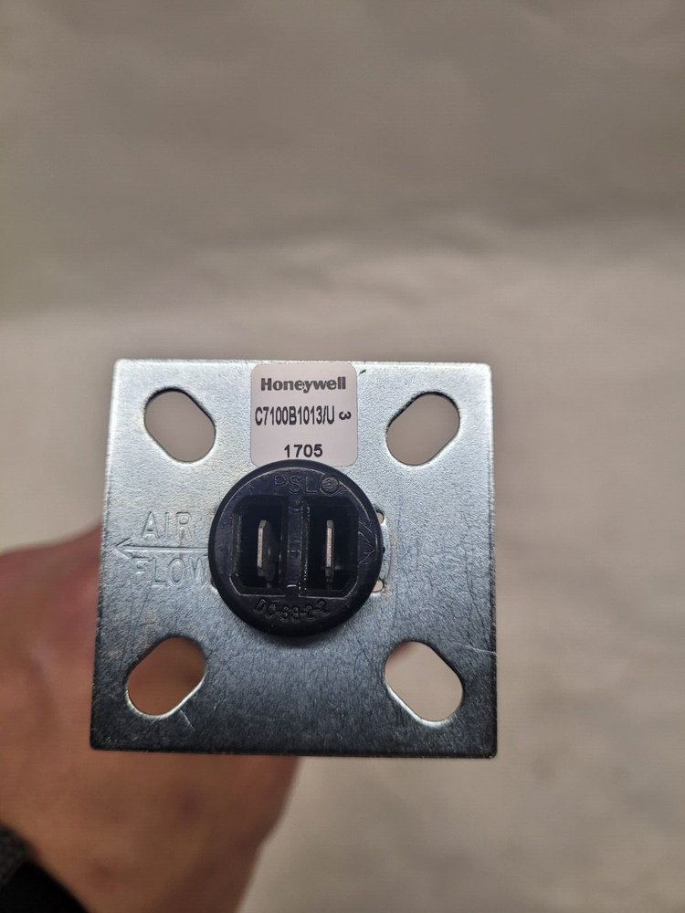 HONEYWELL C7100B1013U THERMISTOR SENSOR 205888