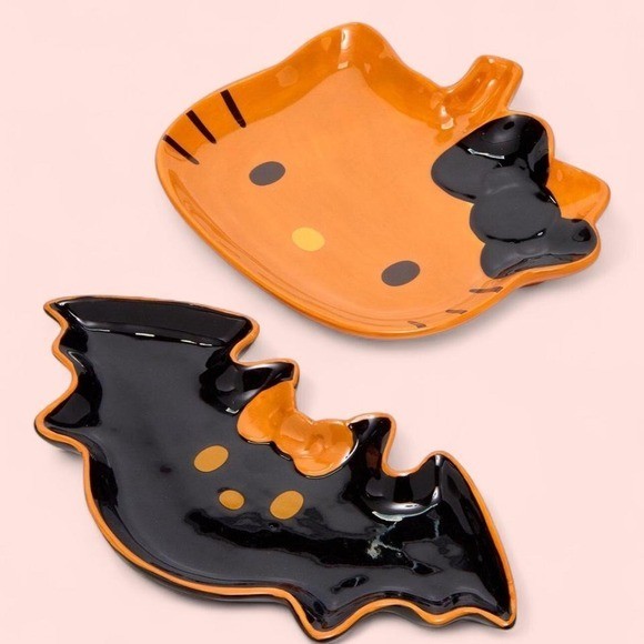 Hello Kitty Halloween bat serving dish set
