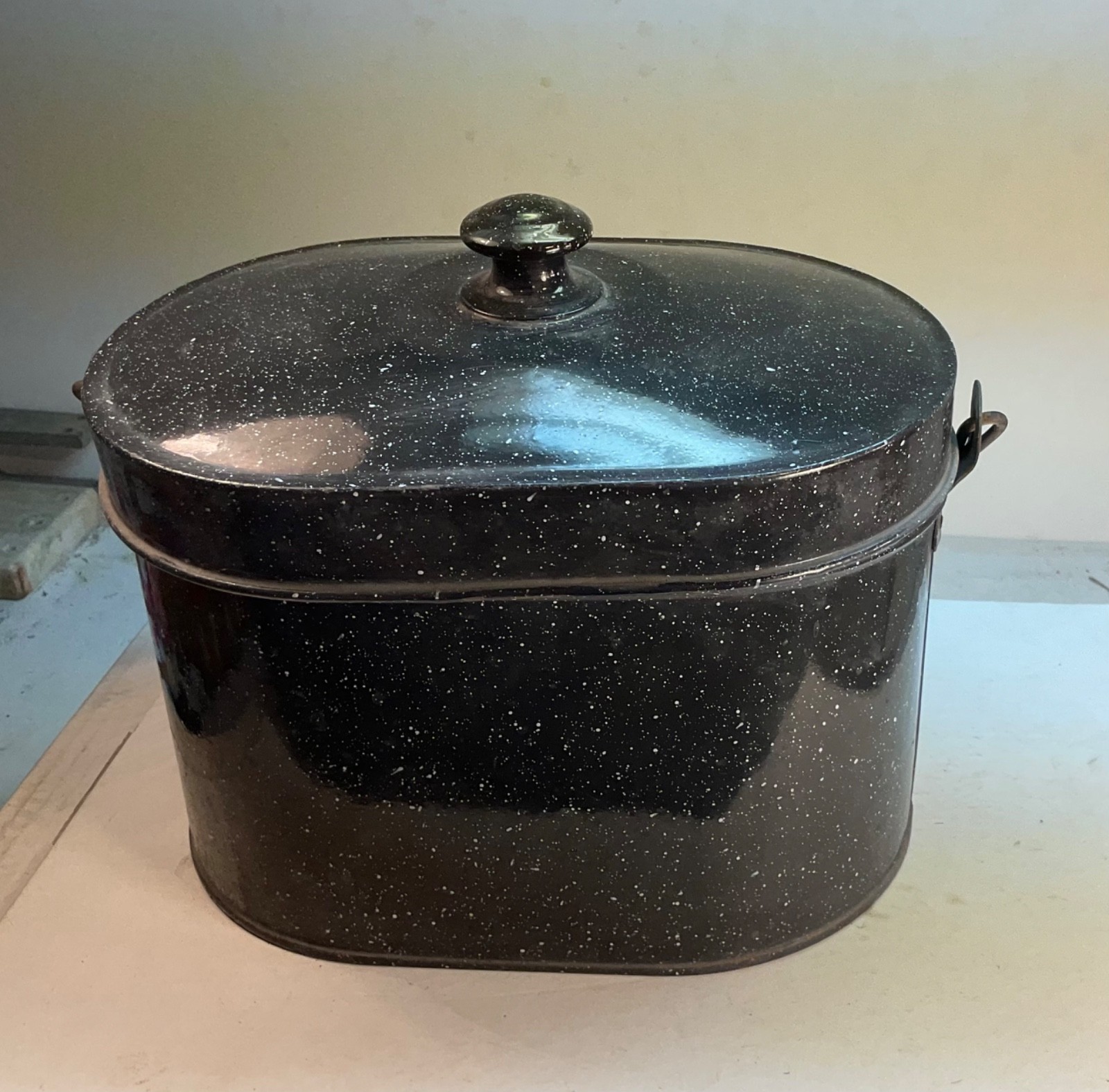 #455 BLACK GRANITEWARE MINERS RAILROAD LUNCH PAIL 4 PC. 8 1/2" TALL - LISK LABEL