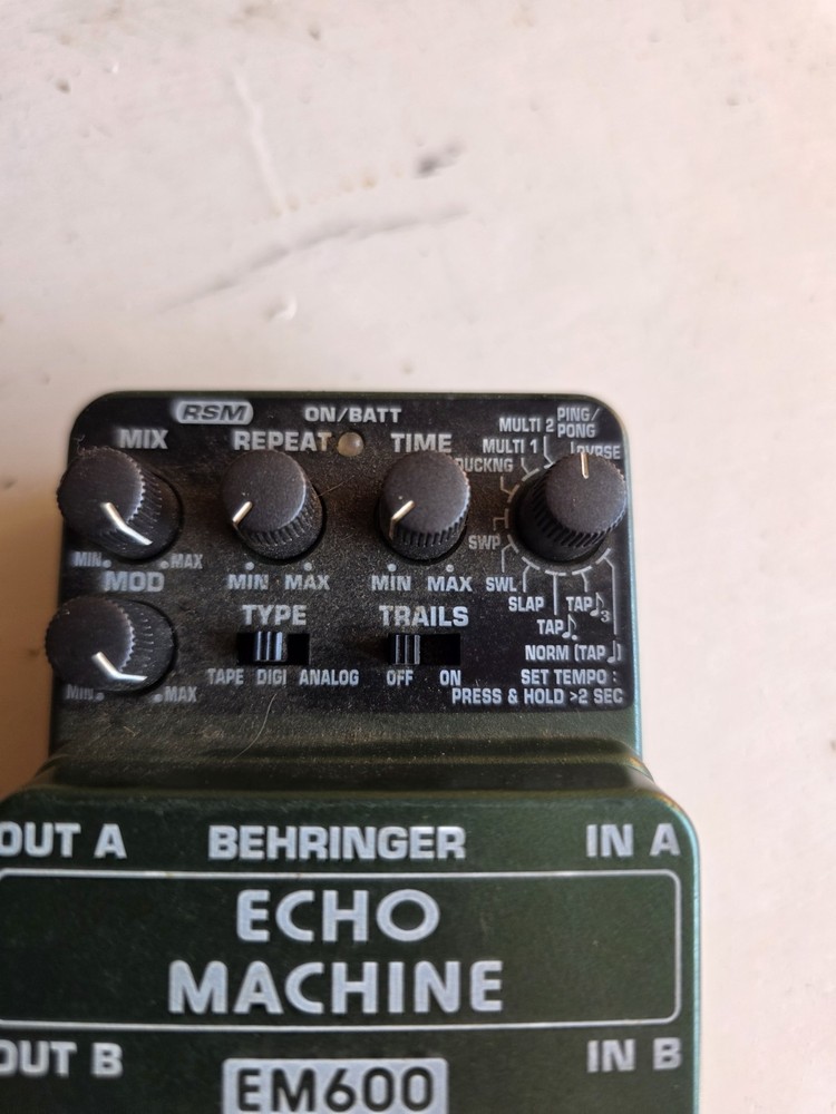 Behringer EM600 Echo Machine Ultimate Echo Modeling Effects Pedal
