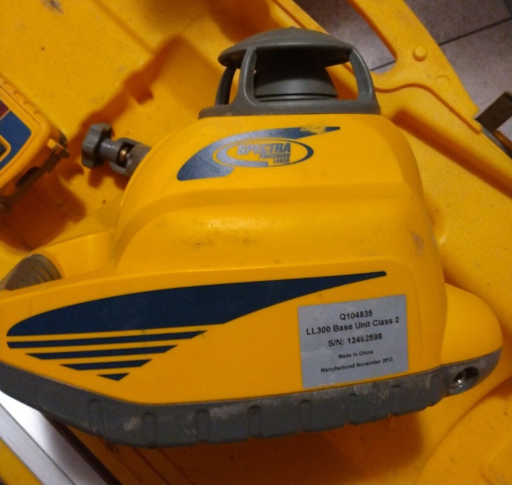 SPECTRA PRECISION LASER LEVEL- LL300 KIT