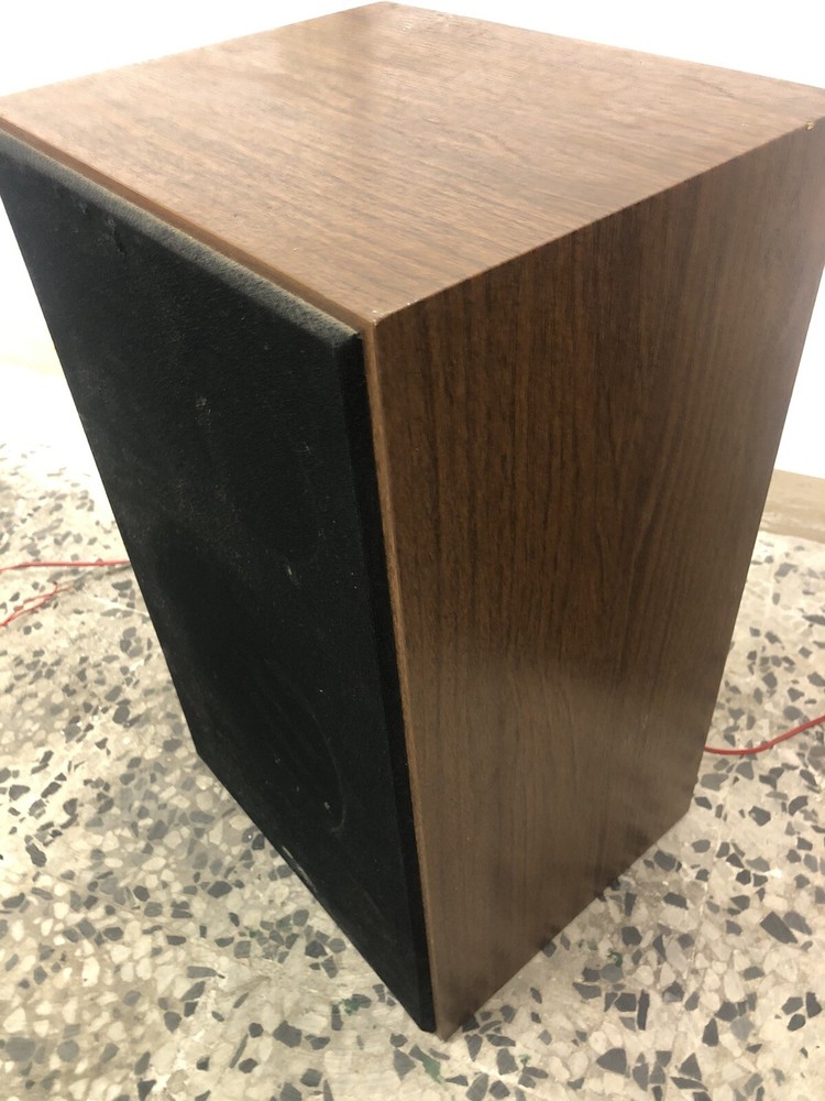 Sharp Pair *Vintage Speakers (Read)