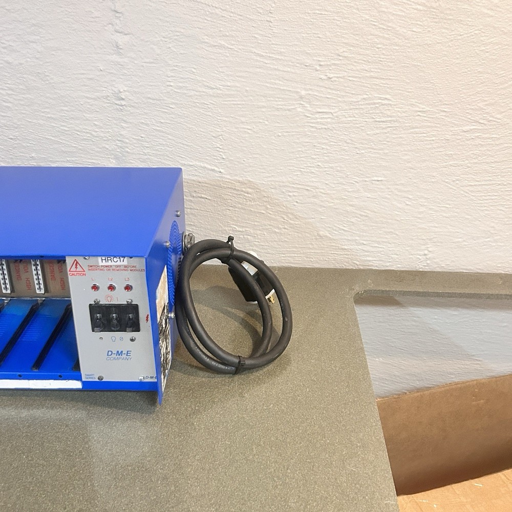 DME 8 Zone Hot Runner Controller. Without card modules