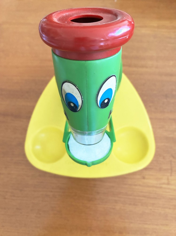 Vintage Creative Playthings - Close-up Cricket - self-focusing microscope