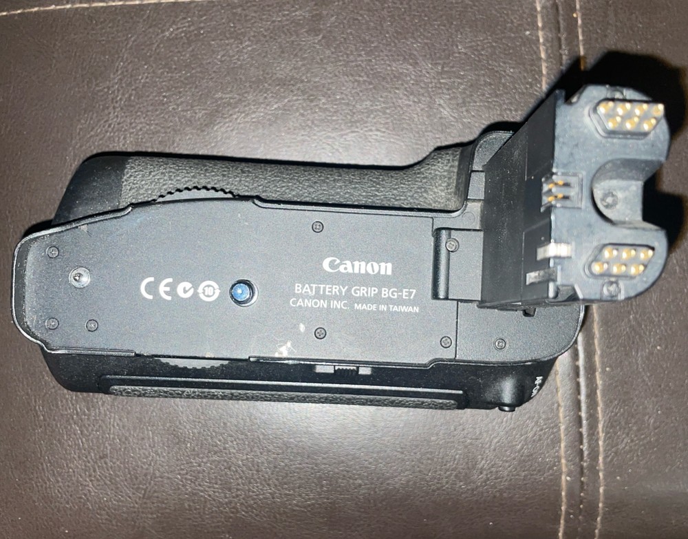 Canon Battery Grip BG-E7 for EOS 7D DSLR Digital Camera