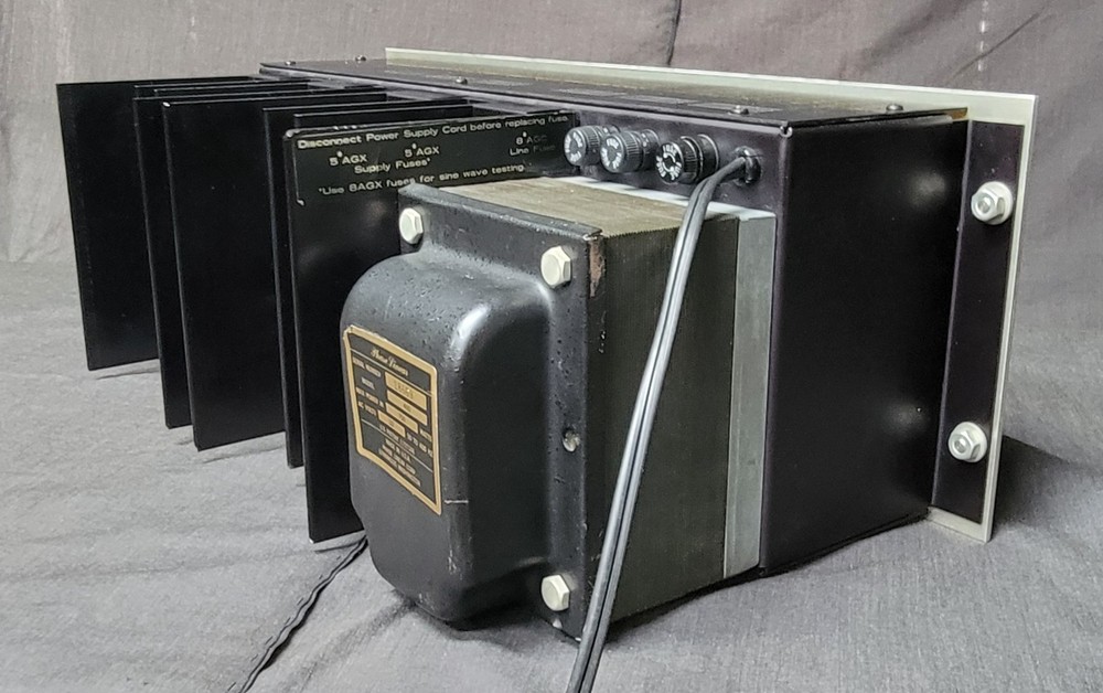 Phase Linear 400 Direct Coupled Solid State Power Amplifier