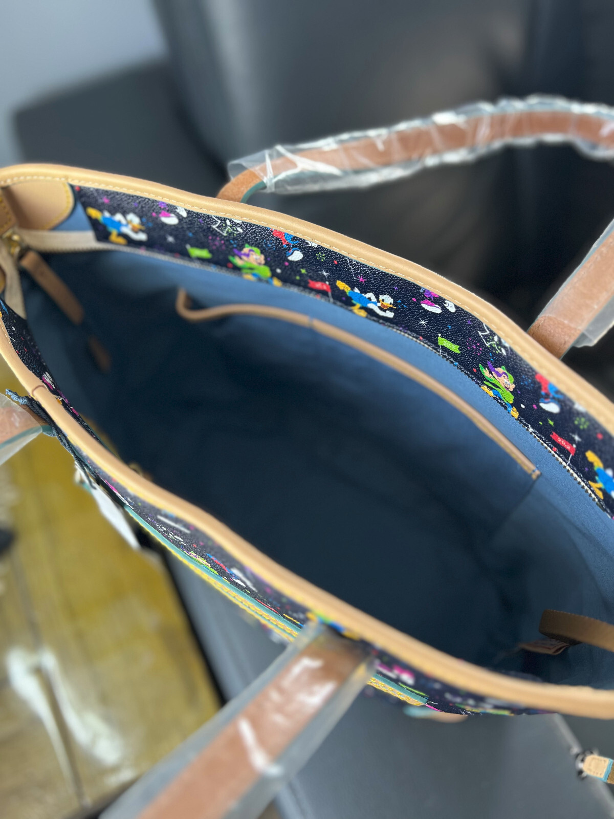 Dooney & Bourke Disney Collection Handbag with Free Clutch. Limited Time Offer❤️