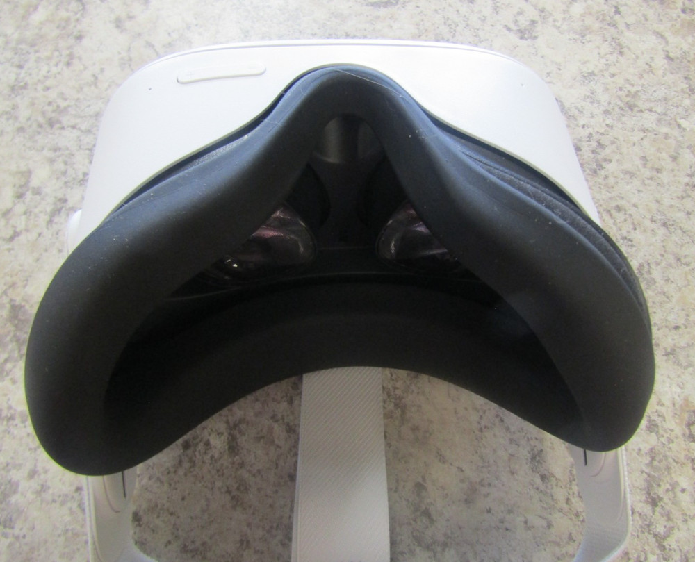 Meta Quest 2 VR Headset 256GB w/ Left and Right Controllers & Case - Tested