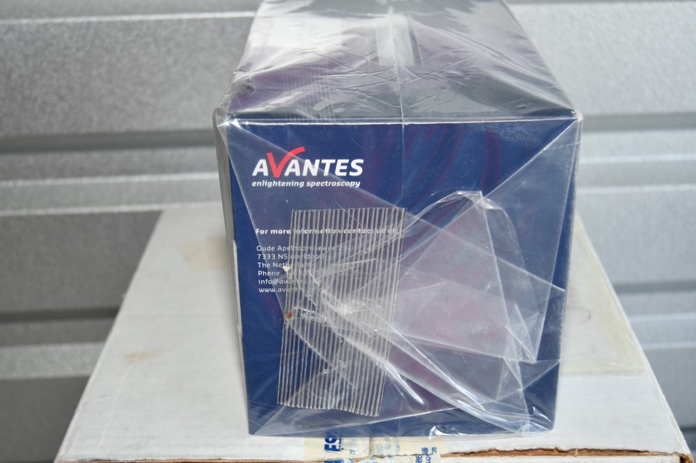 ^ Avantes AvaLight-HAL-S-Mini Halogen Light Source #X6710