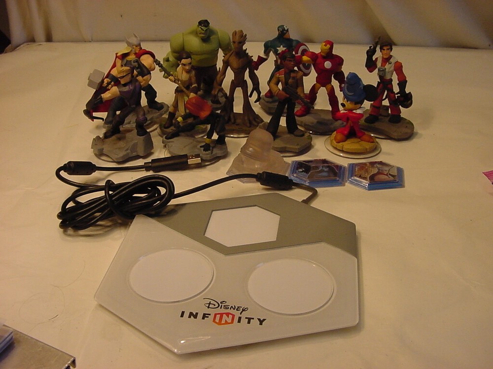 DISNEY INFINITY WITH FIGURES COLLECTION