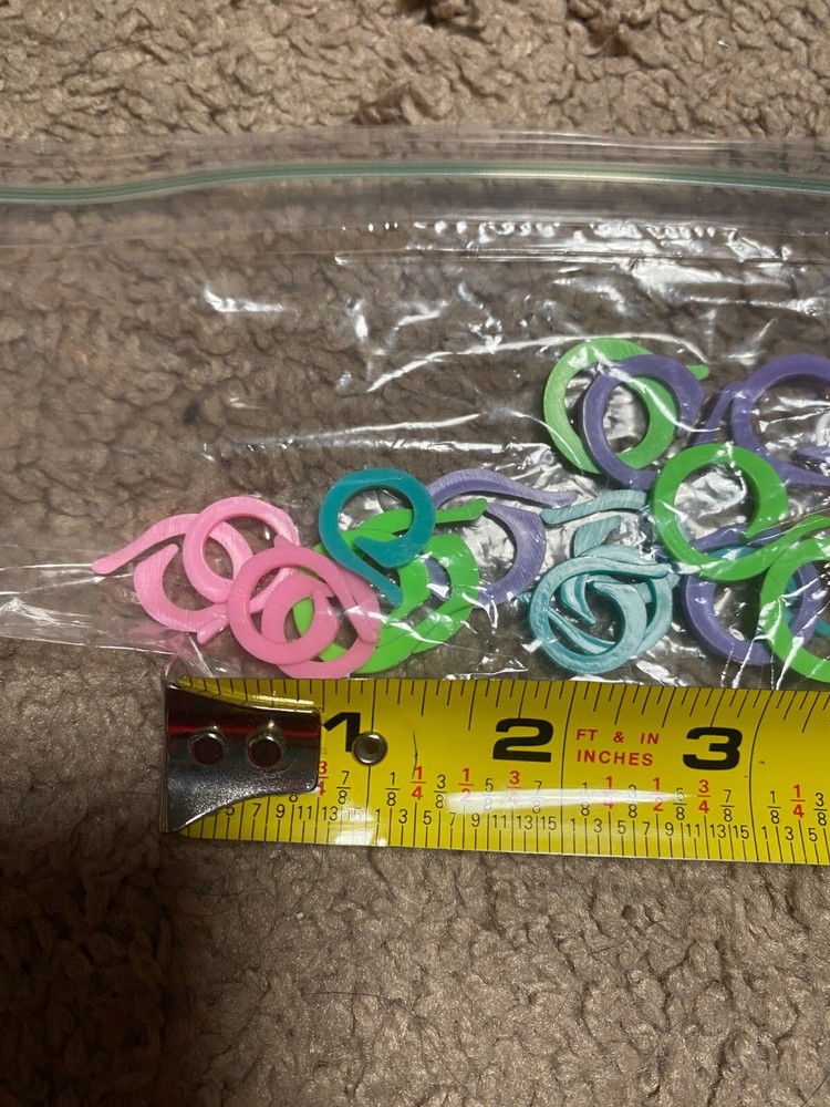 20 Plastic Crochet Locking Stitch Marker Counting Ring Mark Circle Knitting Tool