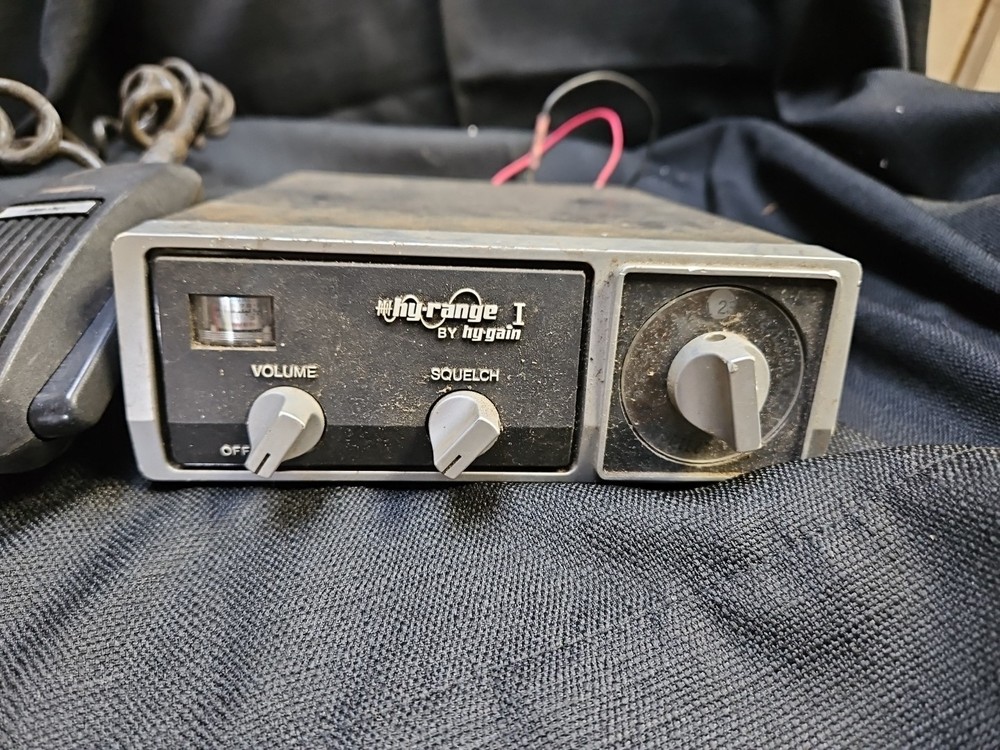 HY-Gain Electronics HY-Range I CB Radio Transceiver - Working