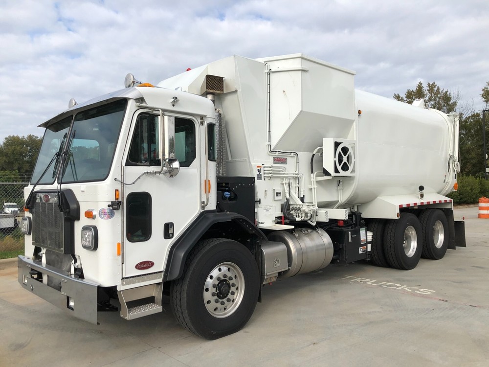 GrilleAdz Peterbilt 320 520 NO PTO Cutout SHORT Premium Bugscreen Trash Screen