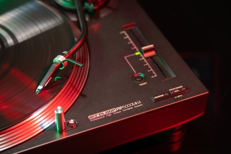 Reloop RP-5000 MK4 Professional High-Torque Turntable System (RP-5000-MK4)