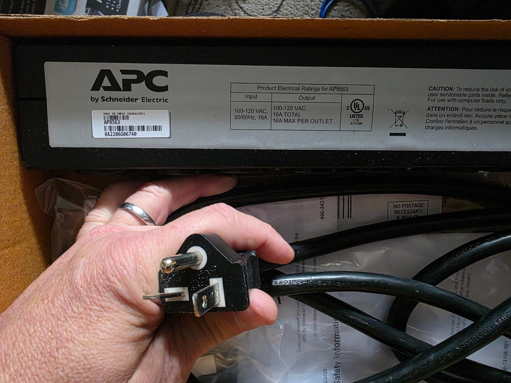 APC AP9563 Basic PDU 20A