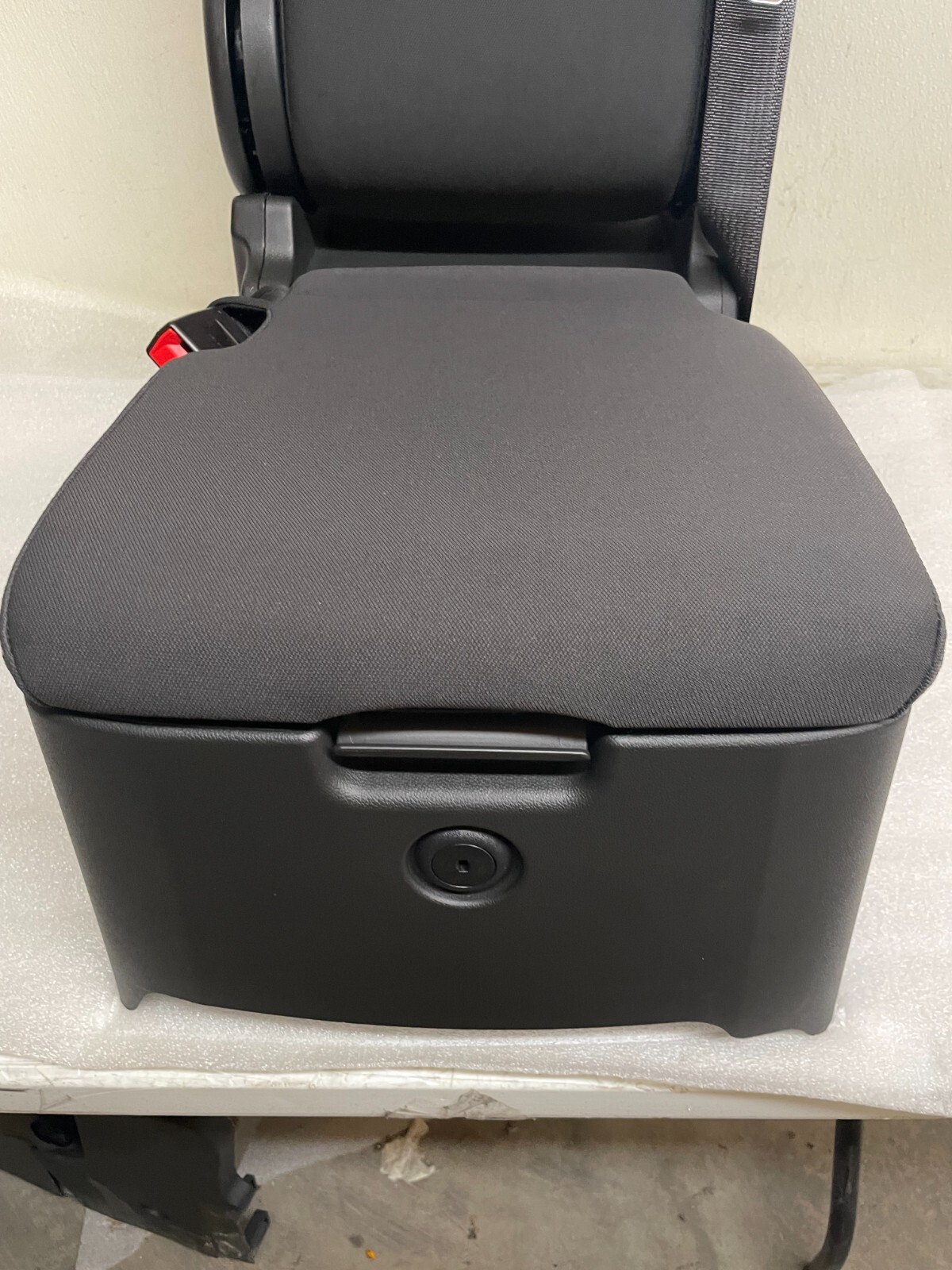 19-23 CHEVROLET TAHOE SILVERADO EBONY CLOTH CENTER JUMP SEAT WITH STORAGE...RARE