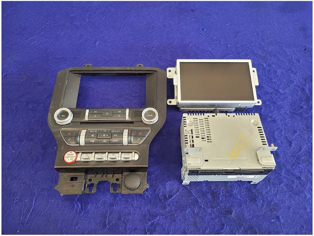 2015 Ford Mustang GT S550 Info-GPS-TV Screen Front Nav Receiver Faceplate 2709