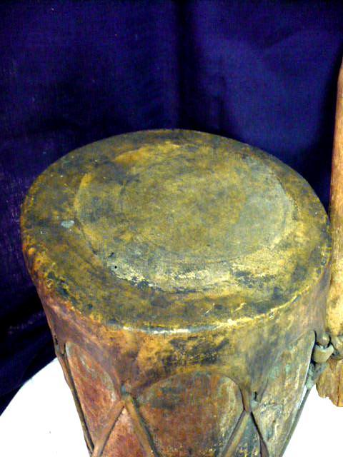 ANTIQUE AMERICAN SOUTHWESTERN NAVAJO OR PUEBLO INDIAN DRUM