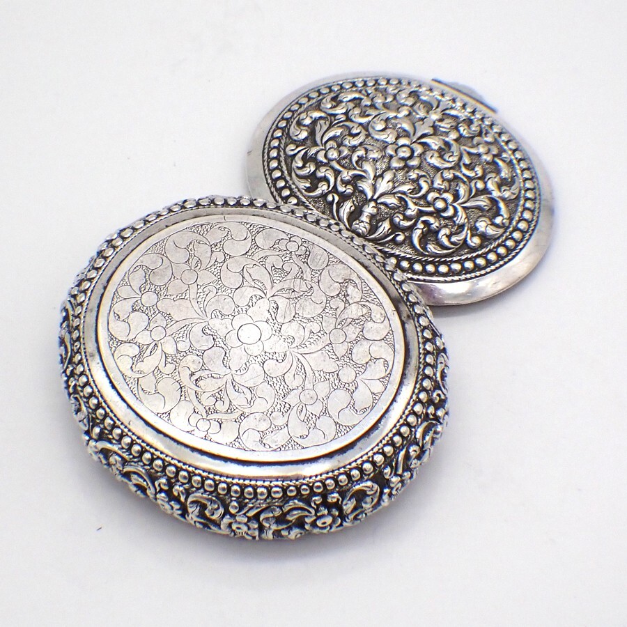 Ornate Oval Box 900 Silver