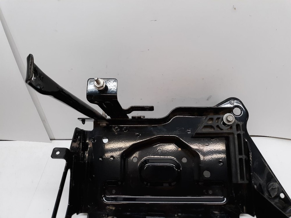 20-23 SILVERADO 2500 RIGHT PASSENGER SIDE BATTERY TRAY