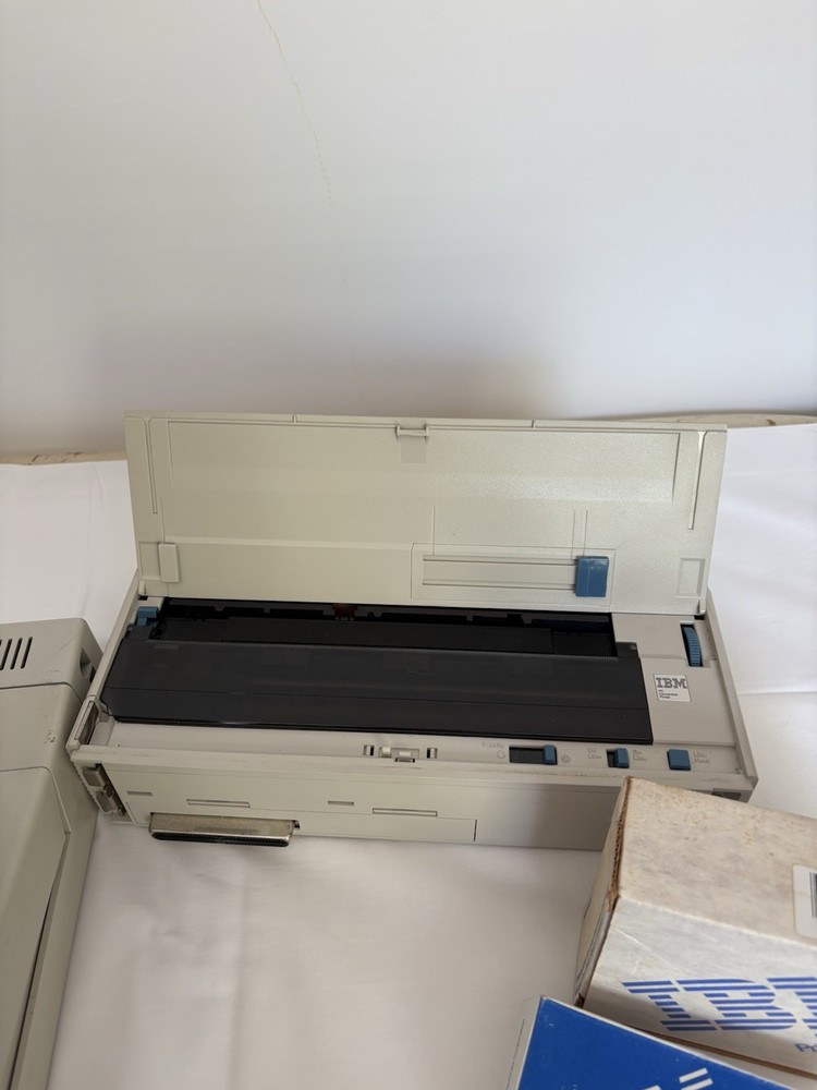 IBM PC 5140 Convertible BUNDLE - Vintage Portable Computer. Powers Up!