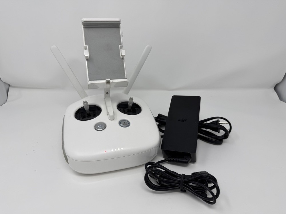 DJI GLC300C CONTROLLER W/ PHANTOM 3 CHARGER--PHANTOM 4 STD, P3 PRO & ADV
