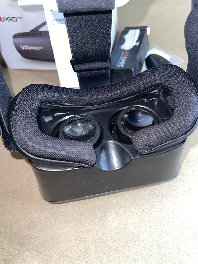 VR 3d Pro Headset With Remote/ Controller