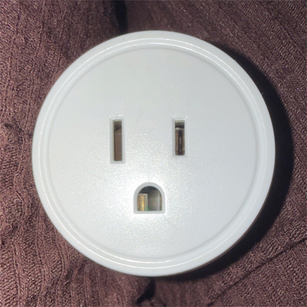 Two Smart Plug V06 White US Plug 100-240V 10A Single Outlet Input Output Voltage