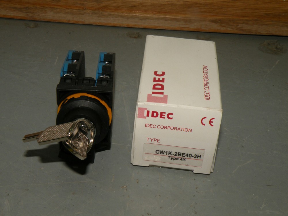 IDEC CW1K-2BE40-3H Key Selector Switch 22mm 2 Position