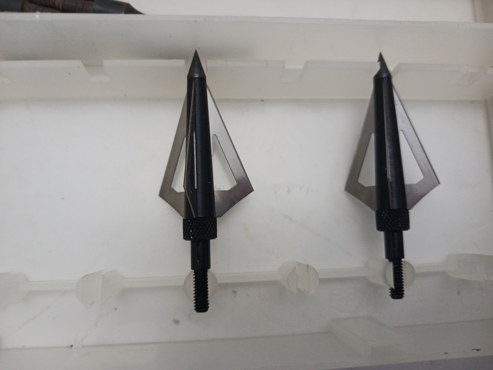 Game Tracker Terminator Broadheads 125 Grain 2 Pack + 9 Practice Tips