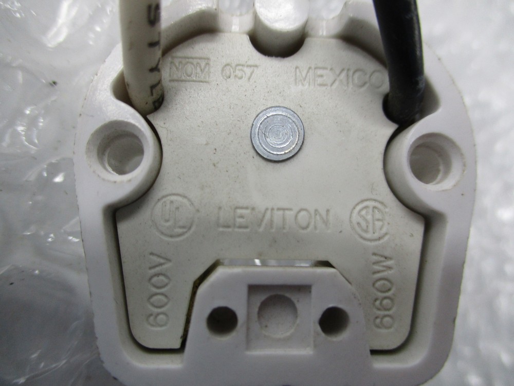 LEVITON 600V LAMPHOLDER NSNP