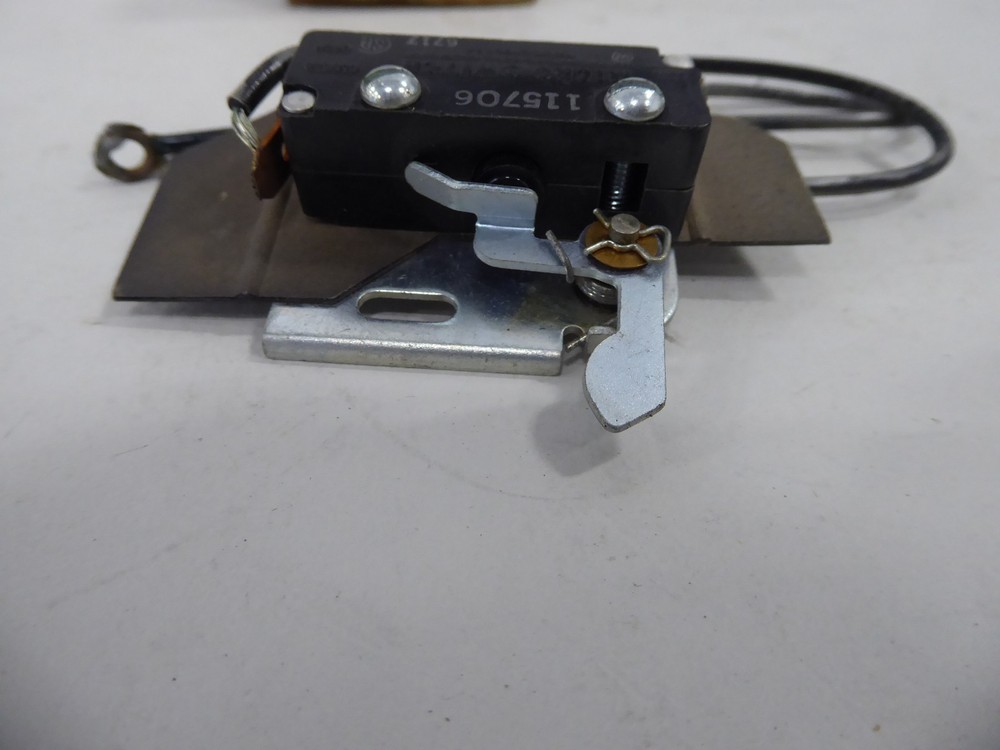 Honeywell 115703A Micro Switch Assembly with 115706 Switch