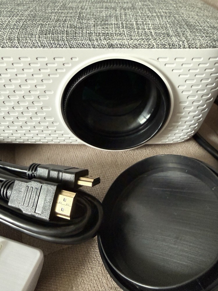 FANGOR Projector Full HD Model F-701