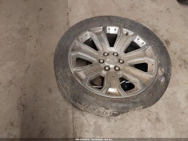 (LOCAL PICKUP ONLY) Roof Glass Fits 15-20 SUBURBAN 1500 921360