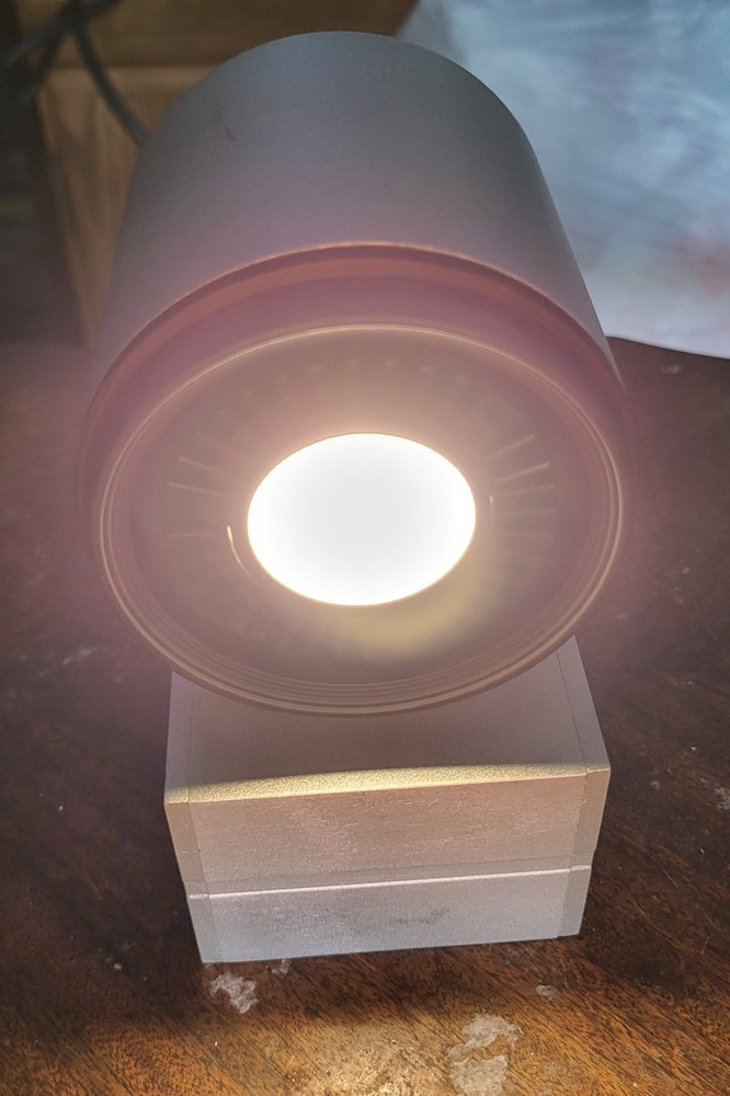 Stand-free Spotlight