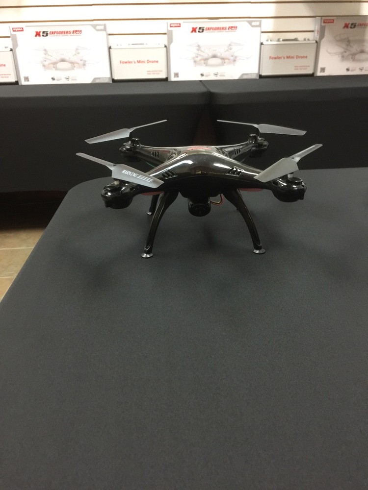 fowlers trainer drone  in really nice case for beginners very durable.
