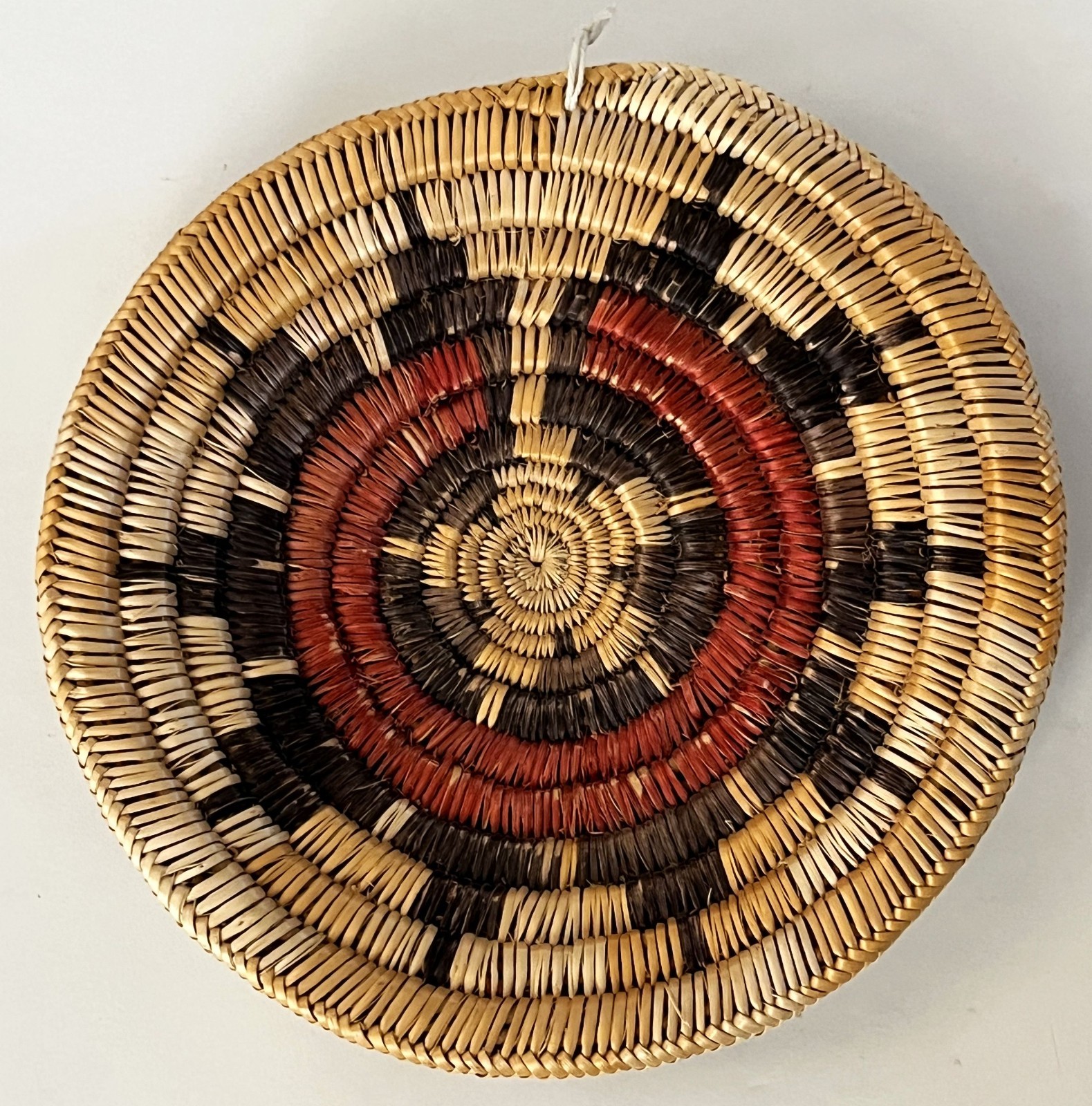 NAVAJO DINE HAND WOVEN 11" WEDDING BASKET TRAY C. 1970s NATIVE AMERICAN ART