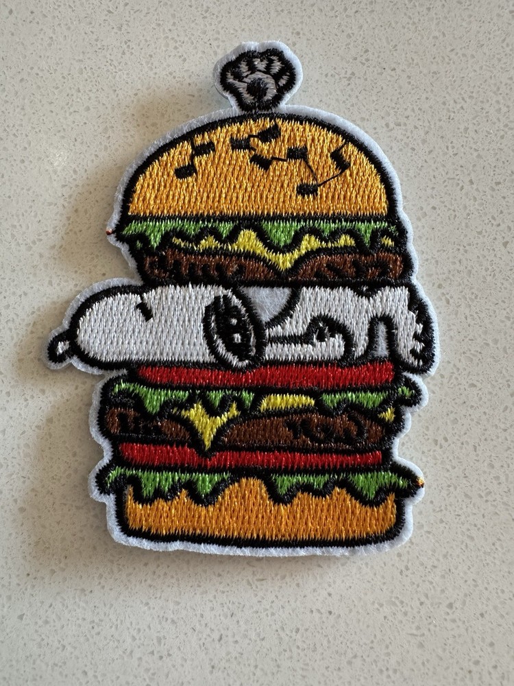 PEANUTS Snoopy - Embroidered Patch               ** Iron on or sew on