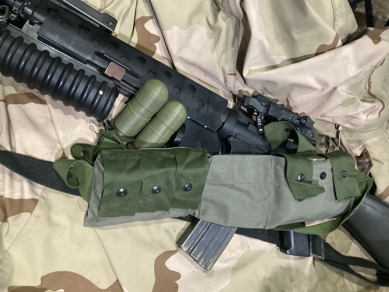 40mm Inert Replica HEDP (37mm sized) For Living History W/bandolier USGI Nam