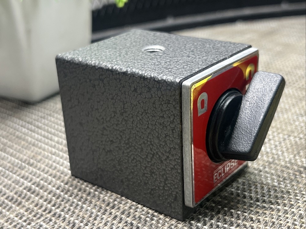 Eclipse Magnetic Base W/ Toggle Switch