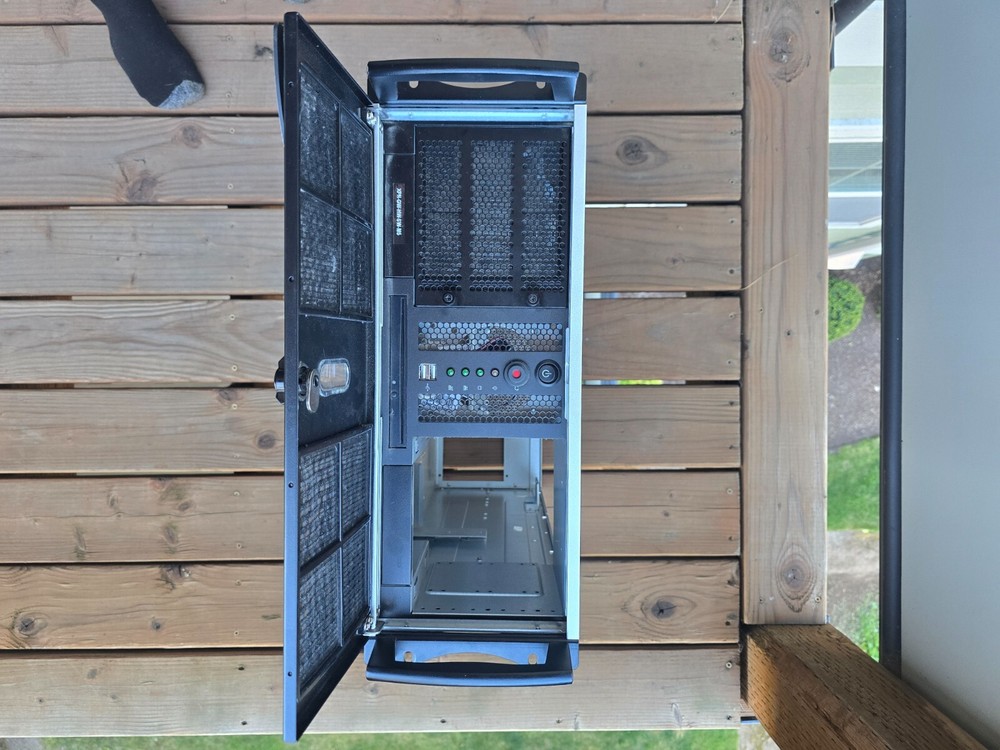 Empty Computer Server case Ross xpression with all screws