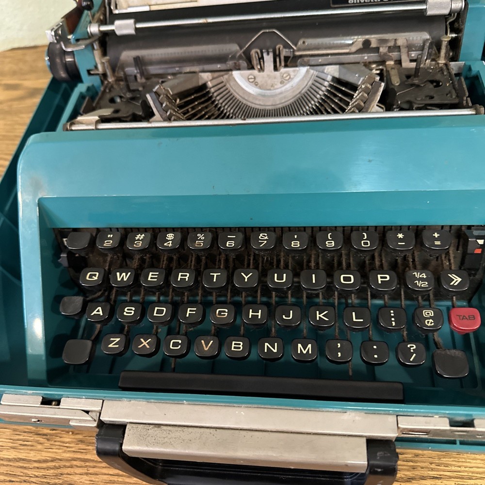 Olivetti Underwood Studio 45 VTG Typewriter Teal with Case ~ Untested