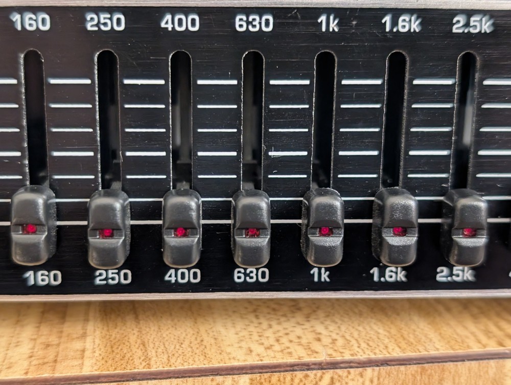 Behringer Ultragraph Pro FBQ1502 15-Band w/ FBQ Detection - Powers On / Untested