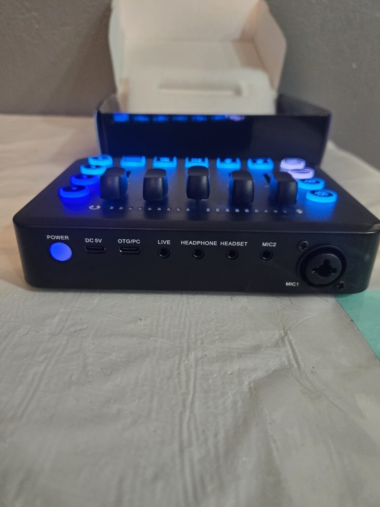 KNYBTHY Gaming Audio Mixer streaming RGB PC Mixer With XLR Microphone Interface